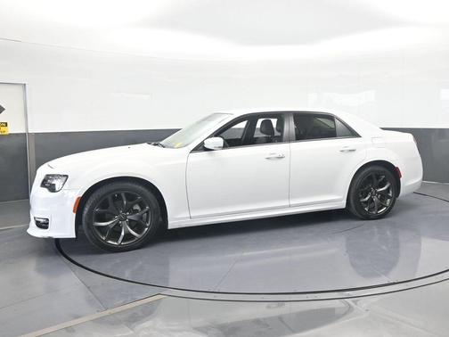 2023 Chrysler 300 Touring L