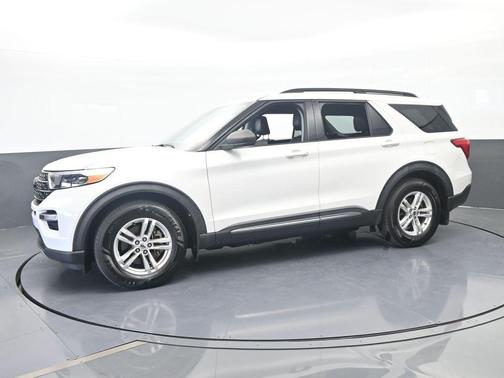 White Metallic 2021 Ford Explorer XLT