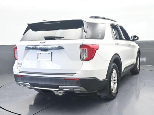 White Metallic 2021 Ford Explorer XLT