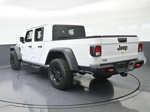 Bright White Clearcoat 2023 Jeep Gladiator Mojave