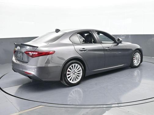 2023 Alfa Romeo Giulia Base