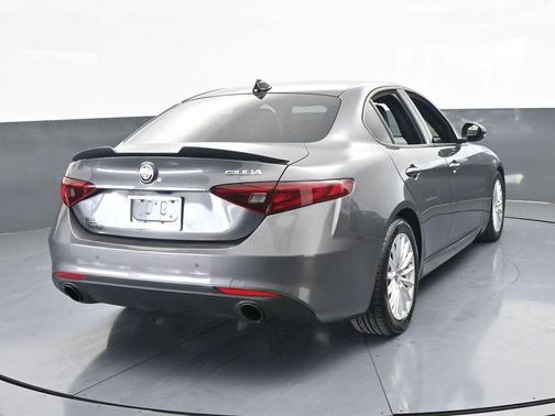 2023 Alfa Romeo Giulia Base