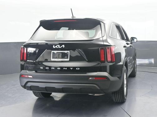 2022 Kia Sorento LX