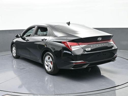 2023 Hyundai ELANTRA SE