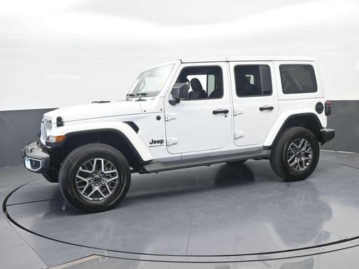 Bright White Clearcoat 2025 Jeep Wrangler Sahara
