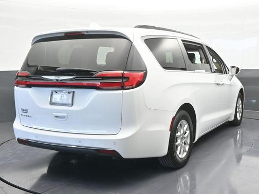 2022 Chrysler Pacifica Touring-L