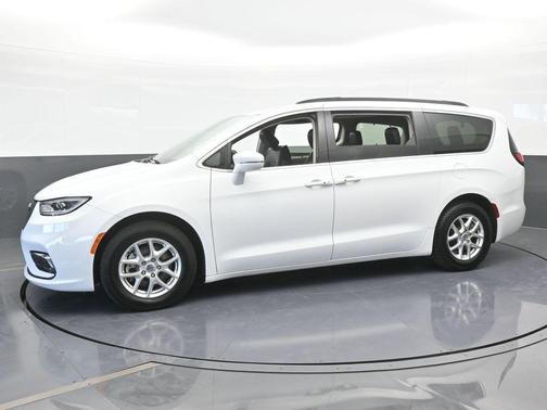 2022 Chrysler Pacifica Touring-L