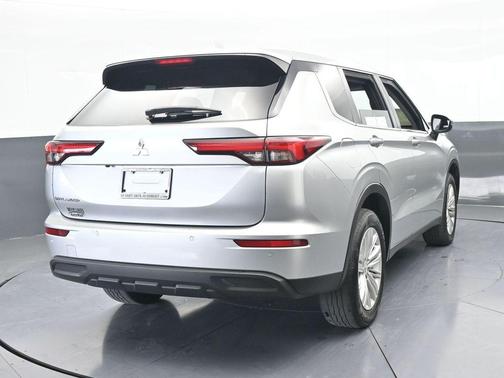 2024 Mitsubishi Outlander ES