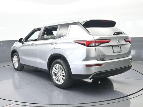 2024 Mitsubishi Outlander ES