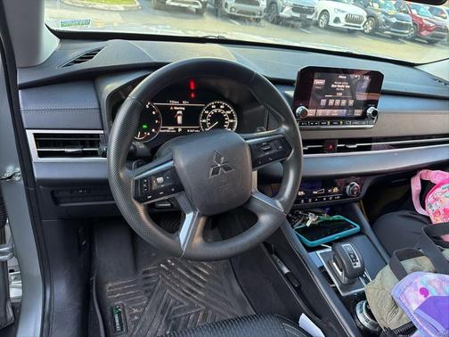 2024 Mitsubishi Outlander ES