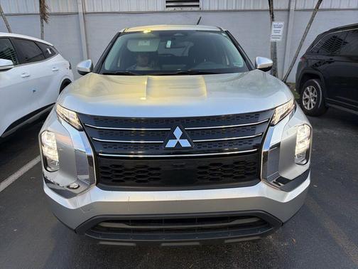 2024 Mitsubishi Outlander ES