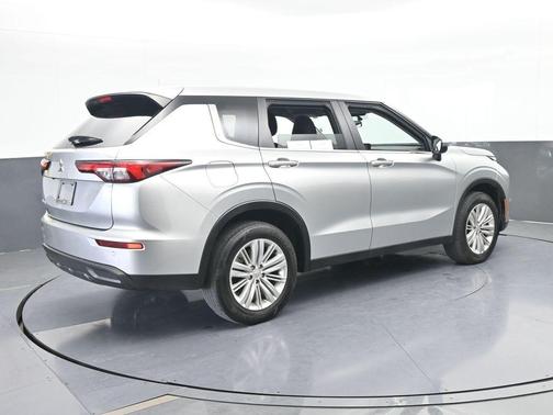 2024 Mitsubishi Outlander ES