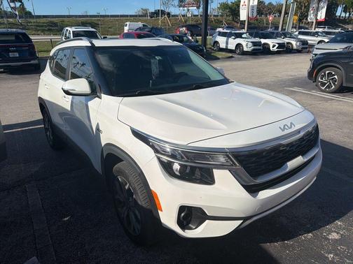 Snow White Pearl 2023 Kia Seltos EX