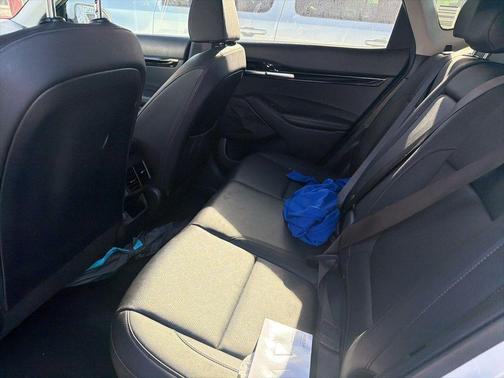 Snow White Pearl 2023 Kia Seltos EX