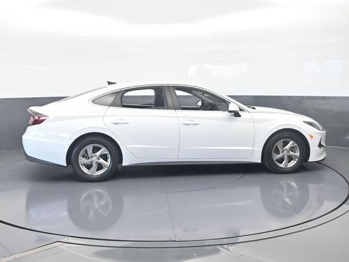 2022 Hyundai SONATA SE