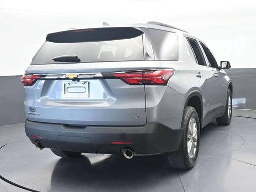 Sterling Gray Metallic 2023 Chevrolet Traverse LT Cloth