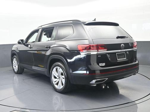 Deep Black Pearl Effect 2021 Volkswagen Atlas 2.0T SE w/Technology