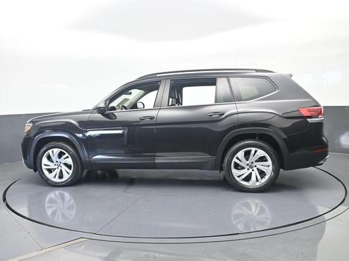 Deep Black Pearl Effect 2021 Volkswagen Atlas 2.0T SE w/Technology