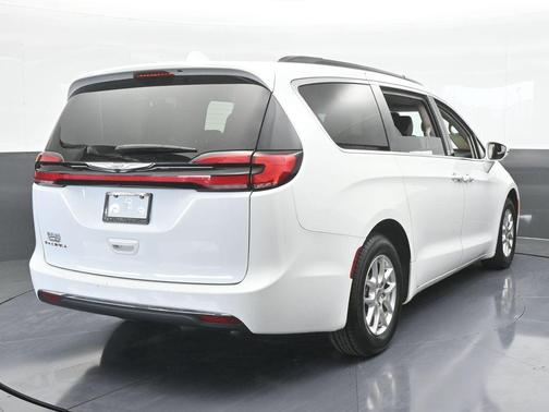 2022 Chrysler Pacifica Touring-L