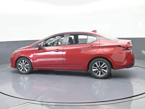 Scarlet Ember 2025 Nissan Versa 1.6 SV