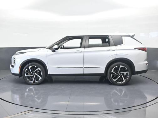 2022 Mitsubishi Outlander ES