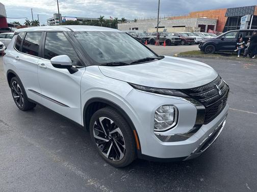 2022 Mitsubishi Outlander ES