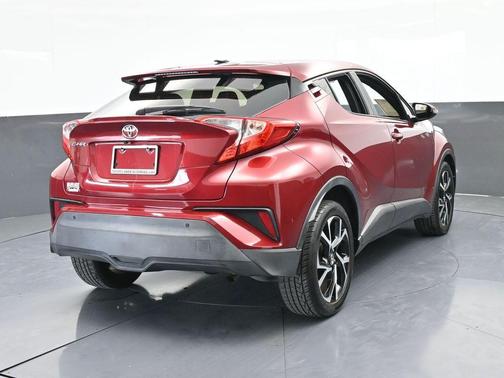 Pearl 2019 Toyota C-HR XLE