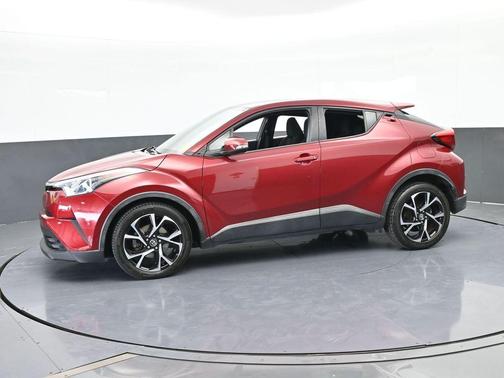 Pearl 2019 Toyota C-HR XLE