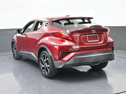 Pearl 2019 Toyota C-HR XLE
