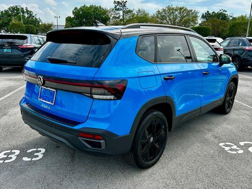 2025 Volkswagen Taos 1.5T SE Black