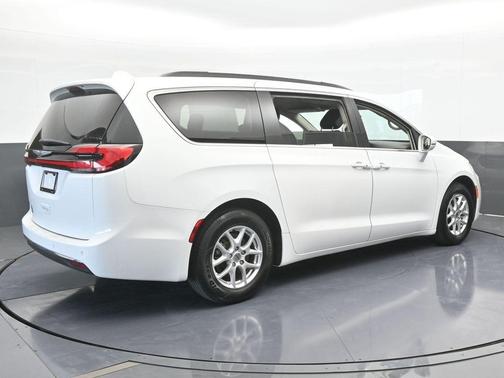 2022 Chrysler Pacifica Touring-L