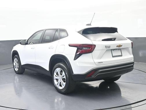 Summit White 2024 Chevrolet Trax LS
