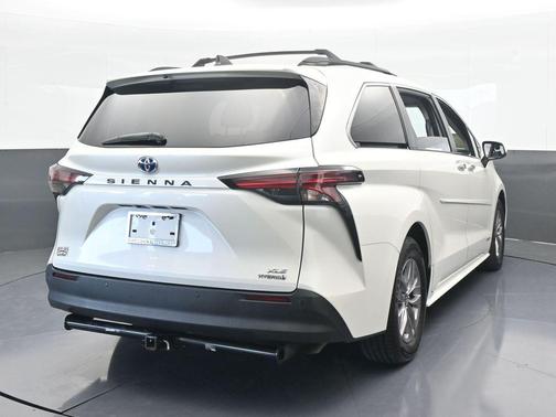 2021 Toyota Sienna XLE