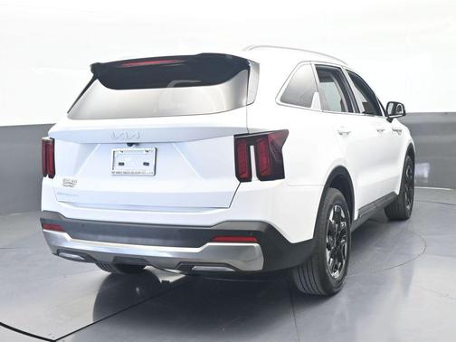 Glacial White Pearl 2024 Kia Sorento S