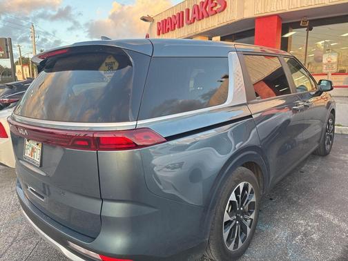 2024 Kia Carnival EX