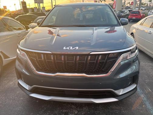 2024 Kia Carnival EX