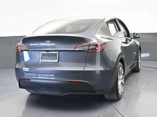 2023 Tesla Model Y Base