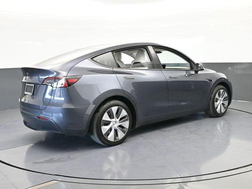 2023 Tesla Model Y Base