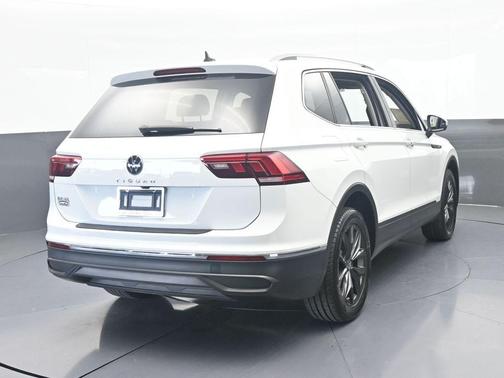 Pure White 2024 Volkswagen Tiguan 2.0T SE