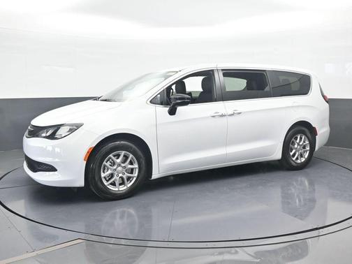 2026 Chrysler Voyager LX