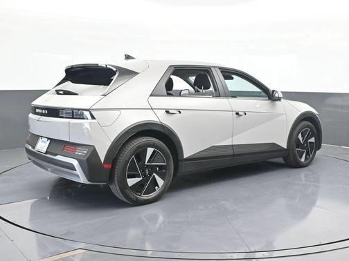 2025 Hyundai IONIQ 5 SE Standard Range