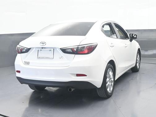 Frost 2017 Toyota Yaris iA Base