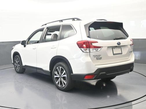 Crystal White Pearl 2022 Subaru Forester Limited