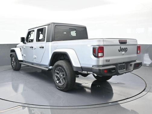 2024 Jeep Gladiator Sport