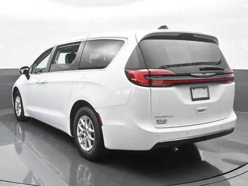 2023 Chrysler Pacifica Touring-L