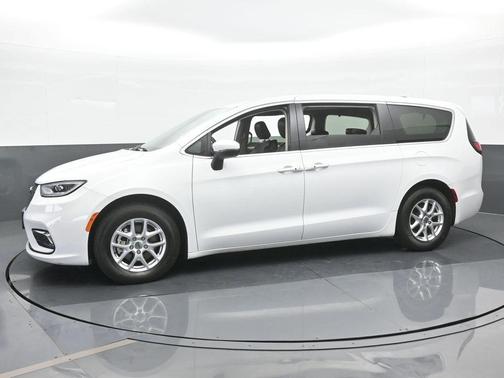 2023 Chrysler Pacifica Touring-L
