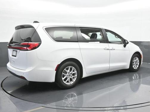 2023 Chrysler Pacifica Touring-L