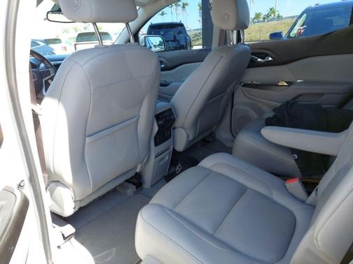 Summit White 2019 GMC Acadia SLT-1