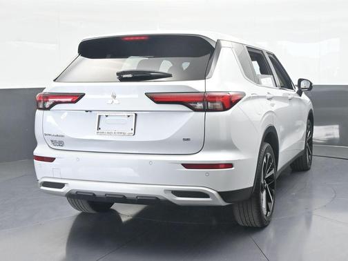 2023 Mitsubishi Outlander SE