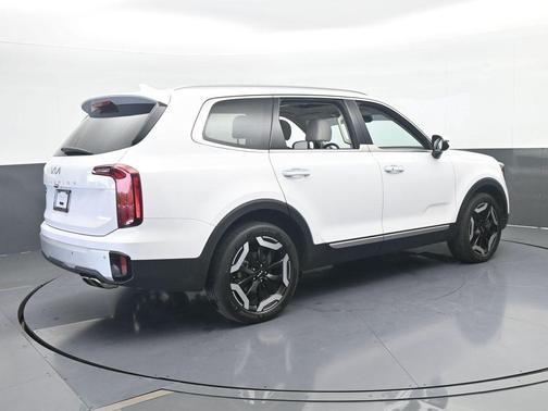 Glacial White Pearl 2024 Kia Telluride S